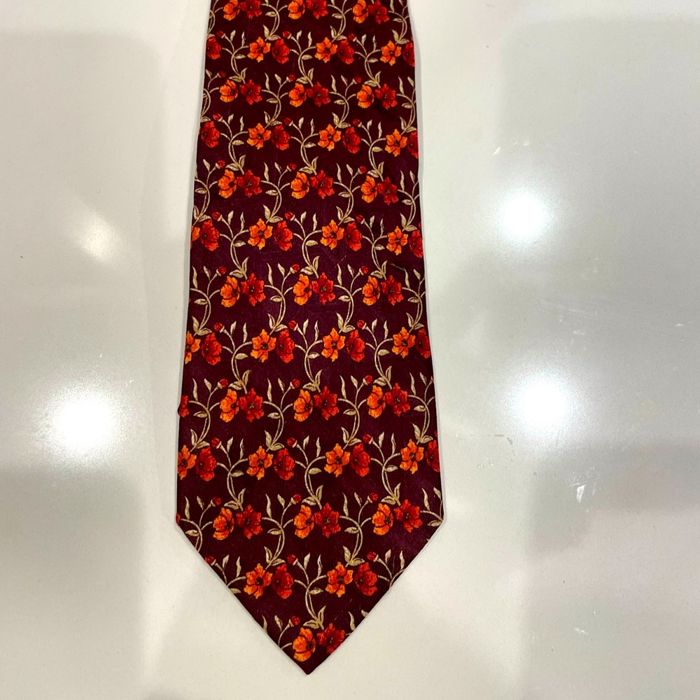Men’s Ferragamo tie
